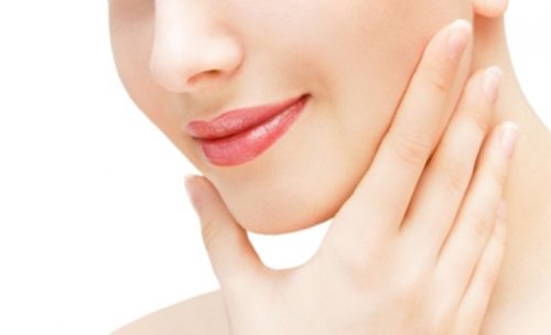 How to Tone Your Neck and Reduce a Double Chin