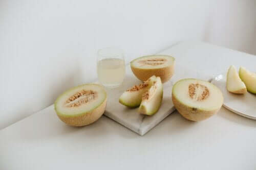 How to Make Melon Water to Lose Weight and Sleep Better