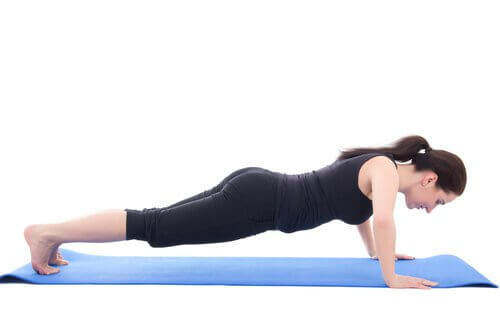 Get rock hard abs with this 4-minute japanese trick.