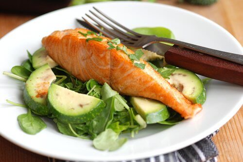 A plate of salmon and vegetables.