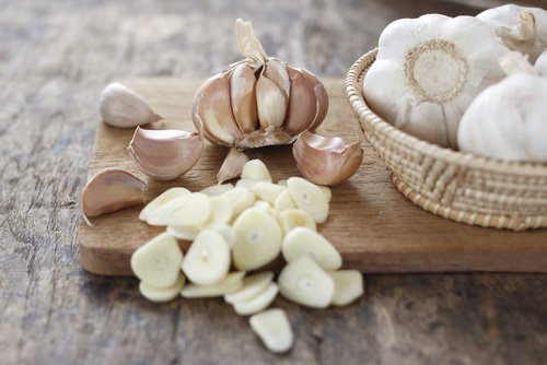 garlic-adornment-500x334