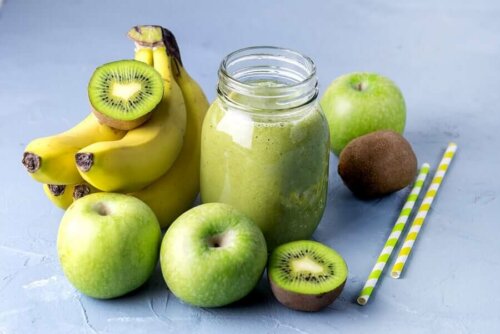 Banaba, apple, kiwi juice.