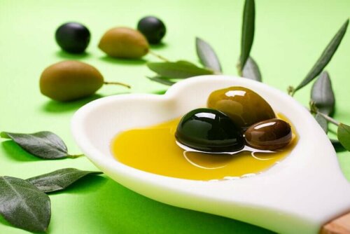 Lemon juice and olive oil can help cardiovascular health.
