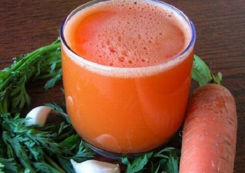 Fight Exhaustion with this Carrot and Garlic Remedy