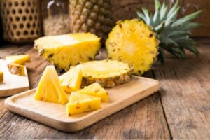 8 Benefits of Eating Pineapple on a Daily Basis