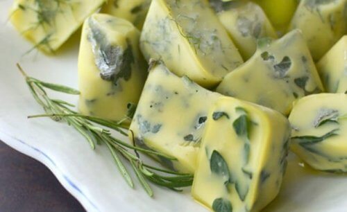 The Benefits of Freezing Fresh Herbs with Olive Oil