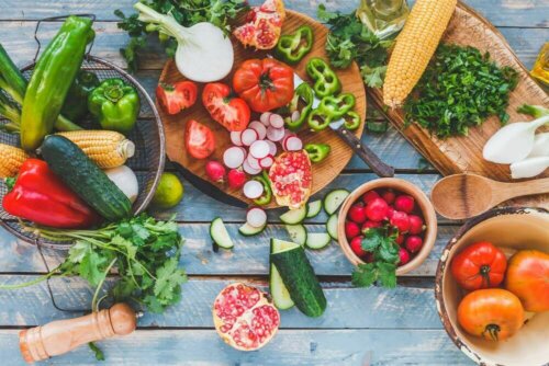 Fresh food can help with thyroid related hair loss.