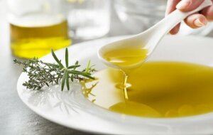 Health Benefits of Mixing Lemon Juice and Olive Oil