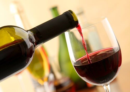 8 Benefits of Drinking Red Wine