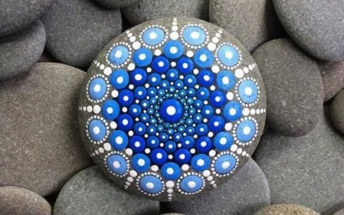 Sten malet som mosaik