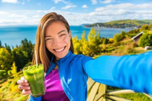 A woman drinking a healthy green juice,