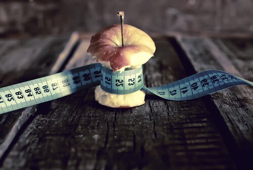 apple-with-measuring-tape-500x337