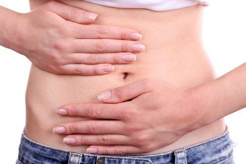 अपेन्डिसाइटिस के लक्षण : पेट में गैस और सूजन