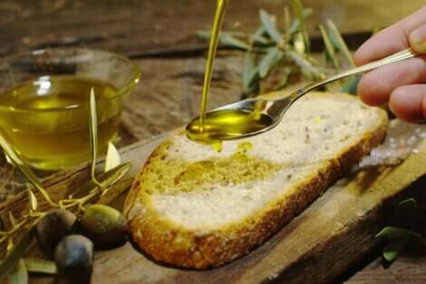 Some bread on olive oil.