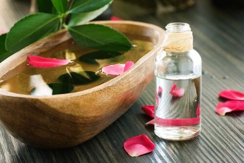 Rose water can help deal with wrinkles around your mouth