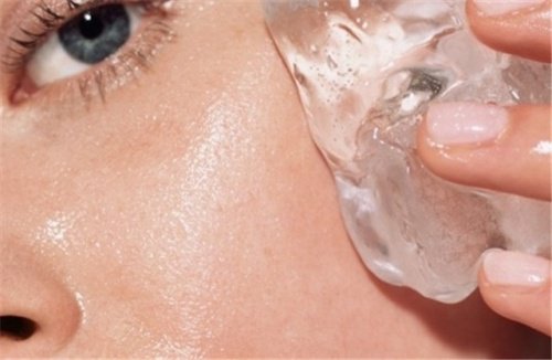 Applying ice to your skin