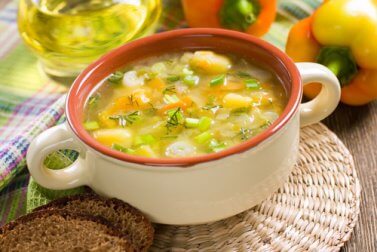 Vegetable soup can help you keep hunger away.