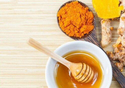 A bowl with honey and curcuma.