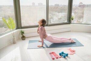 11 Back Stretches to Naturally Relieve Back Pain