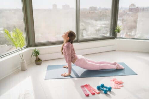 11 Back Stretches to Naturally Relieve Back Pain