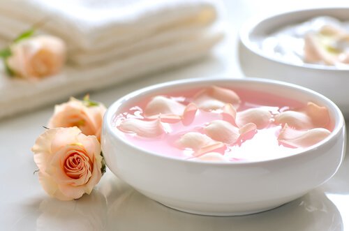 Cream with rose oil and yogurt