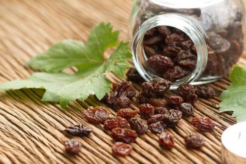 A jar of raisins