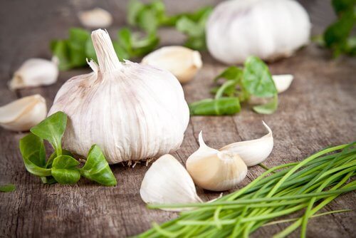 Garlic cloves for a strong immune system
