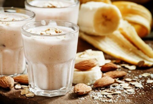 Ginger Almond Smoothie: Delicious and Healthy!