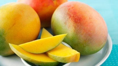 7 Incredible Reasons to Eat Mangoes