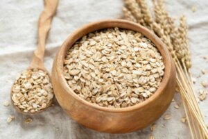 Should You Eat Oatmeal to Sleep Better?