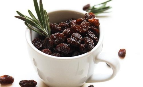 Reasons to Eat Raisins in the Morning