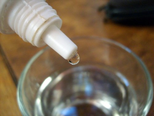 Hydrogen peroxide for disinfecting fruits and vegetables