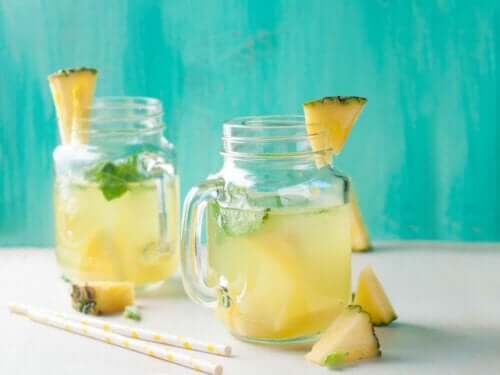 6 Benefits of Pineapple Water for Your Health
