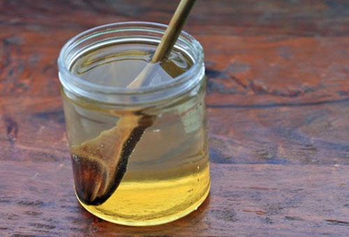 Honey and apple cider vinegar drink