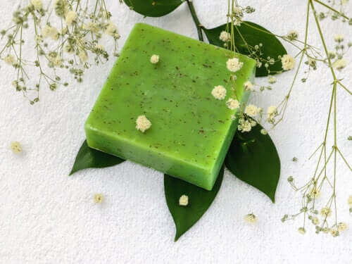 How to Make a Natural Parsley Soap to Reduce Facial Blemishes