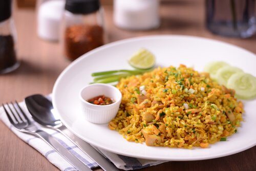 हल्दी : चावल के साथ मिलाकर खा सकते हैं