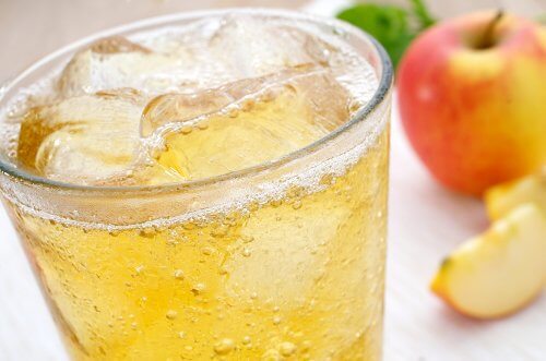 Is It Bad to Put Ice In Your Drinks?