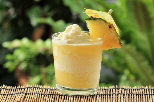 Smoothies for digestion with pineapple
