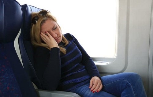 Why We Get Sleepy After Eating? The Foods that are to Blame