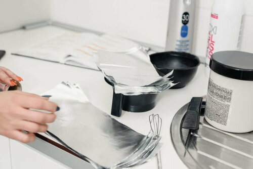 Hair uses of aluminum foil.