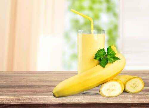 A banana shake is a great way to promote a comfortable bowel movement.