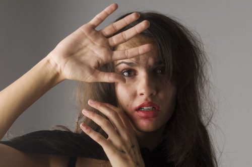 5 Possible Signs that a Woman is Being Abused