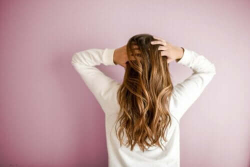 12 Tips for Strong and Healthy Hair