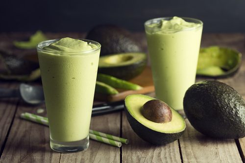 smoothie made of avocado and green tea for weight loss