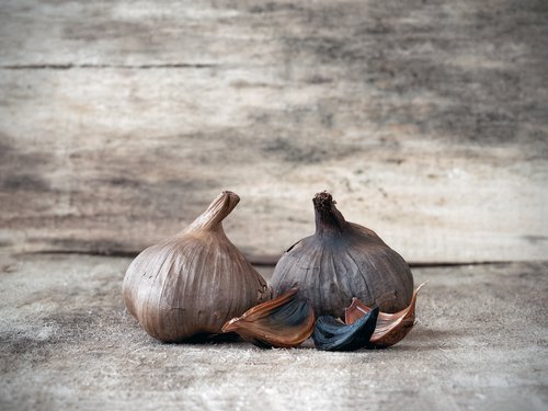 black garlic cloves