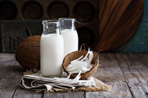 Some coconut milk for a protein-rich hair mask.