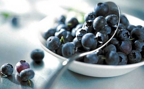 Detox Your Liver With This Blueberry and Beet Smoothie