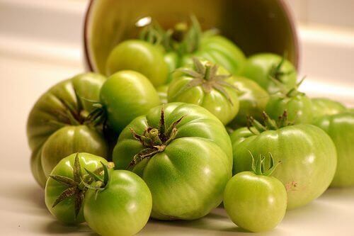 Green tomatoes fight varicose veins