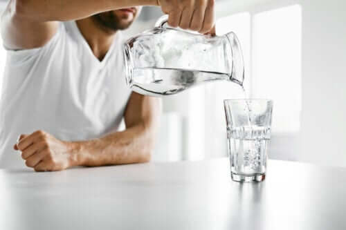 4 reasons why you should drink warm water instead of cold water