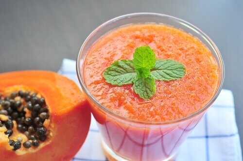 papaya, apple, and flax seed smoothie